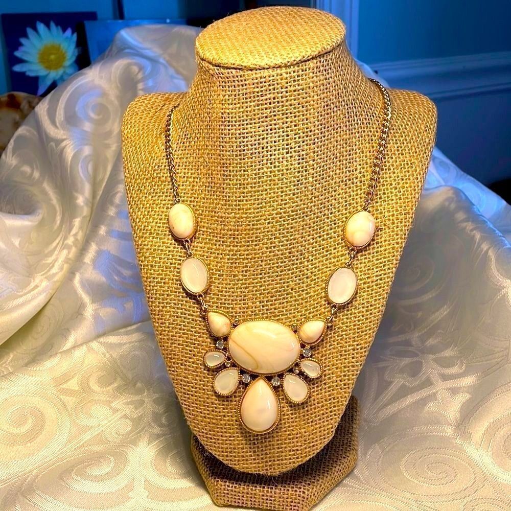 Charming Charlie warm faux marble & gem cabochon gold chain statement necklace